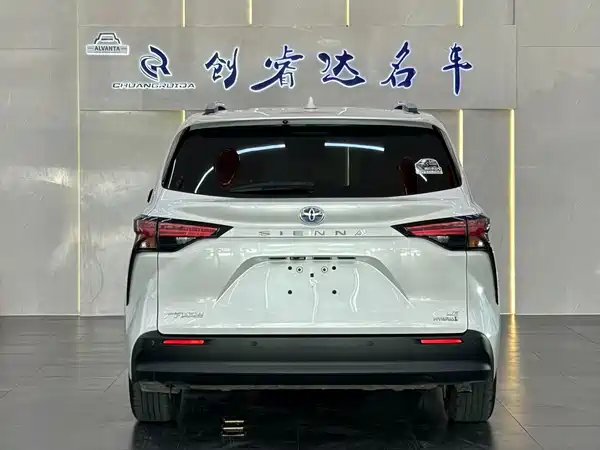 Toyota Sienna 2024
