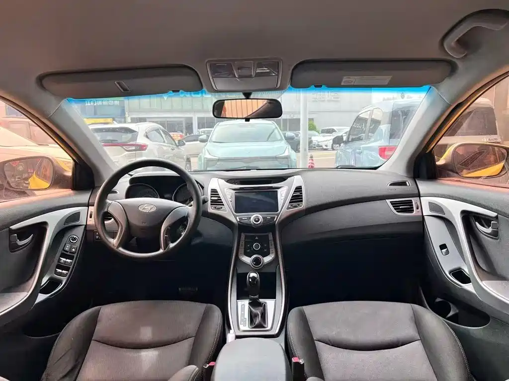 Hyundai Elantra Langdong 2017 — фото 18
