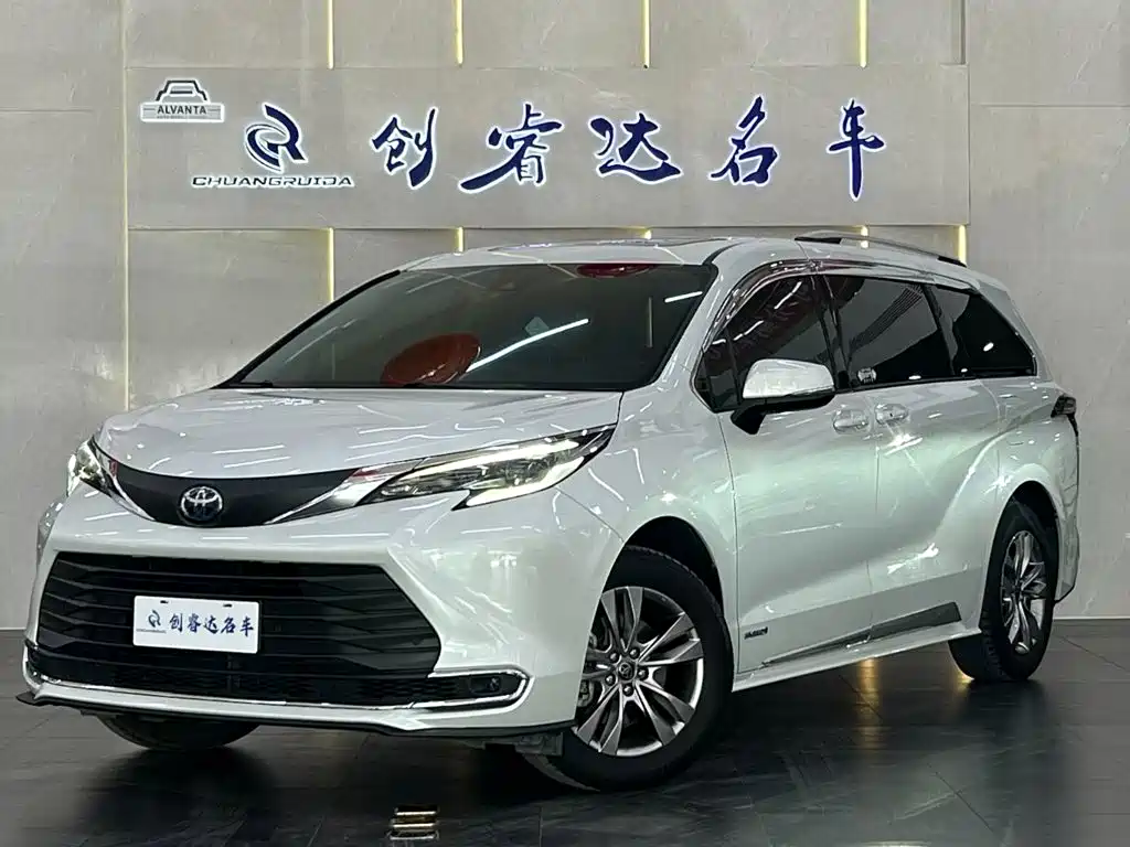 Toyota Sienna 2024 — фото 1