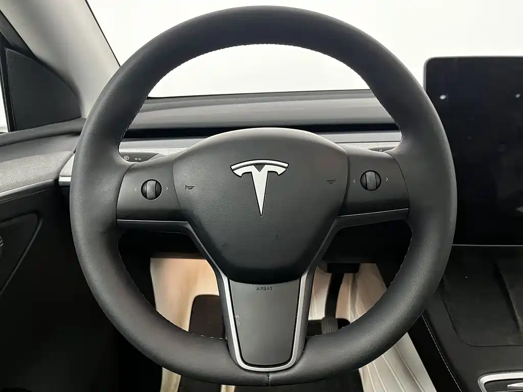 Tesla Model Y 2024 — фото 15