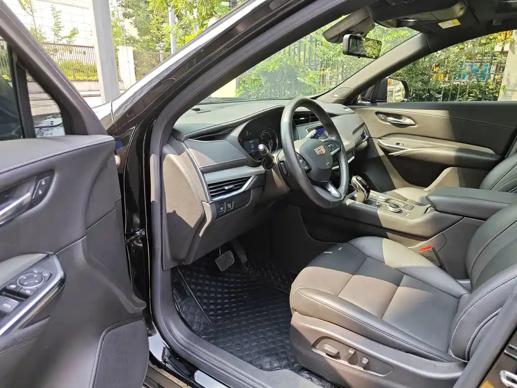 Cadillac XT4 2023 — фото 11