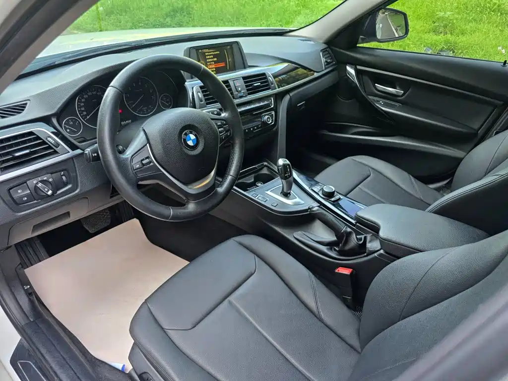 BMW 3 Series 2017 — фото 10