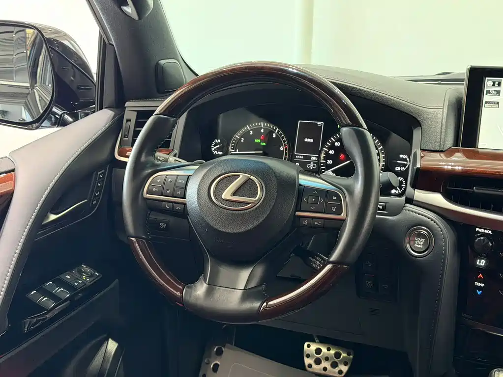 Lexus LX 2019 — фото 10