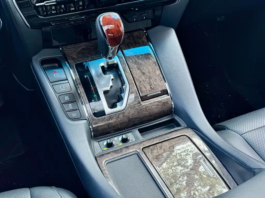 Toyota Alphard 2019 — фото 16