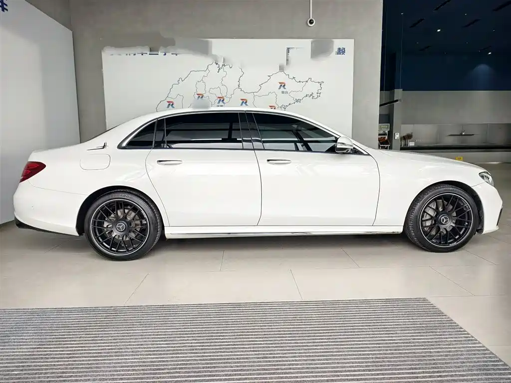 Mercedes-Benz E-Class 2020 — фото 23