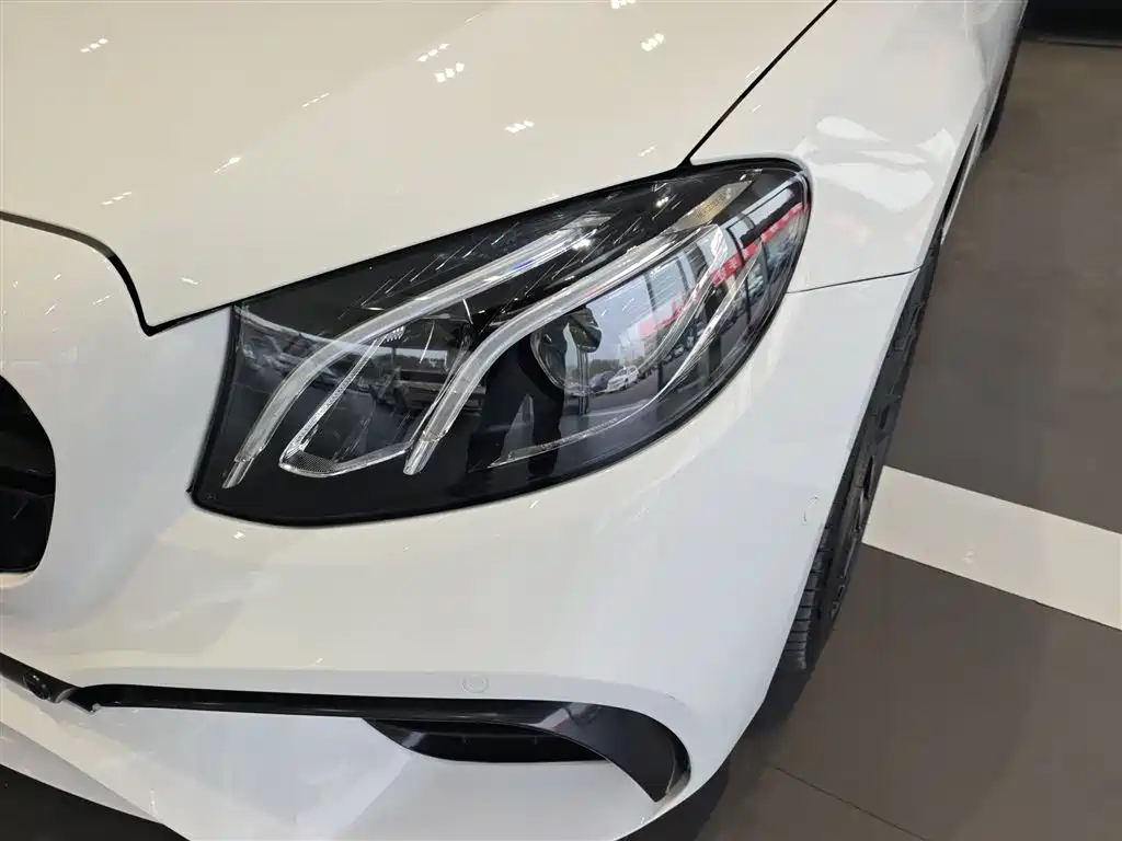 Mercedes-Benz E-Class 2020 — фото 18