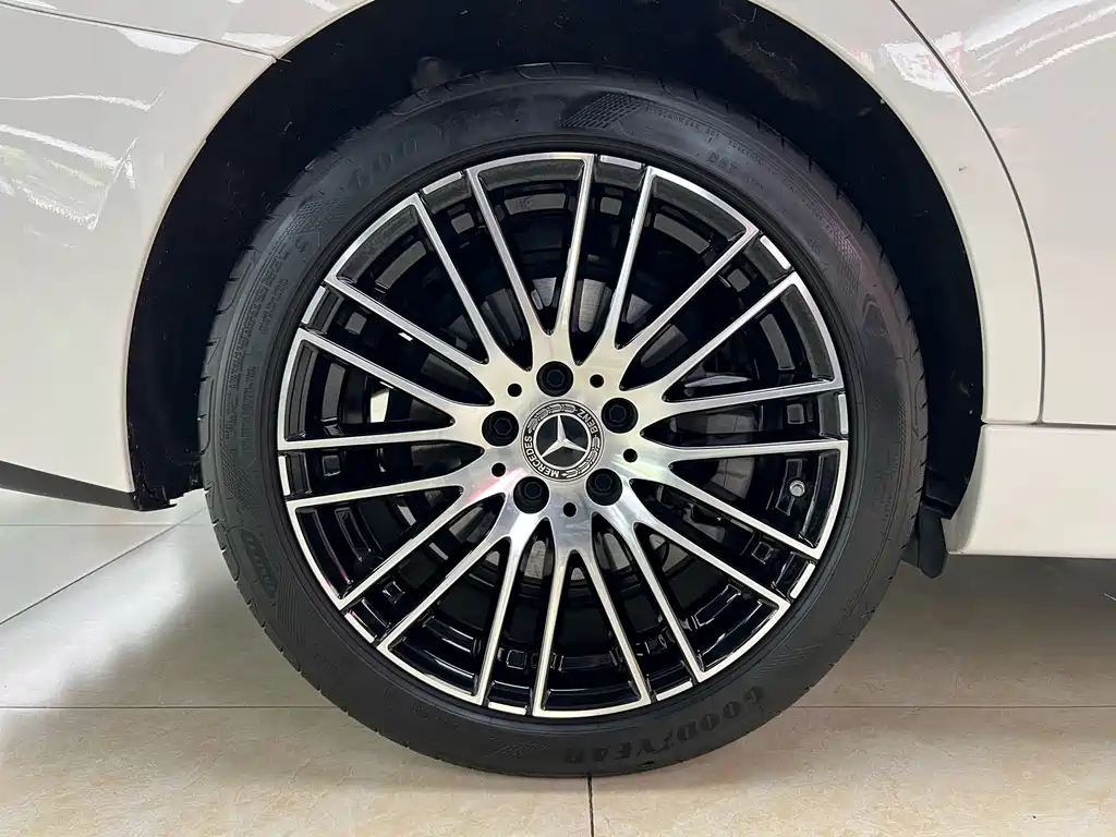 Mercedes-Benz C-Class 2025 — фото 25