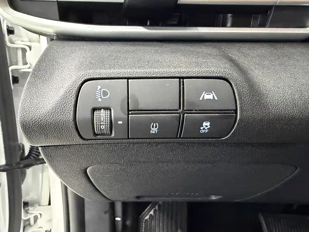 Hyundai Elantra 2023 — фото 10