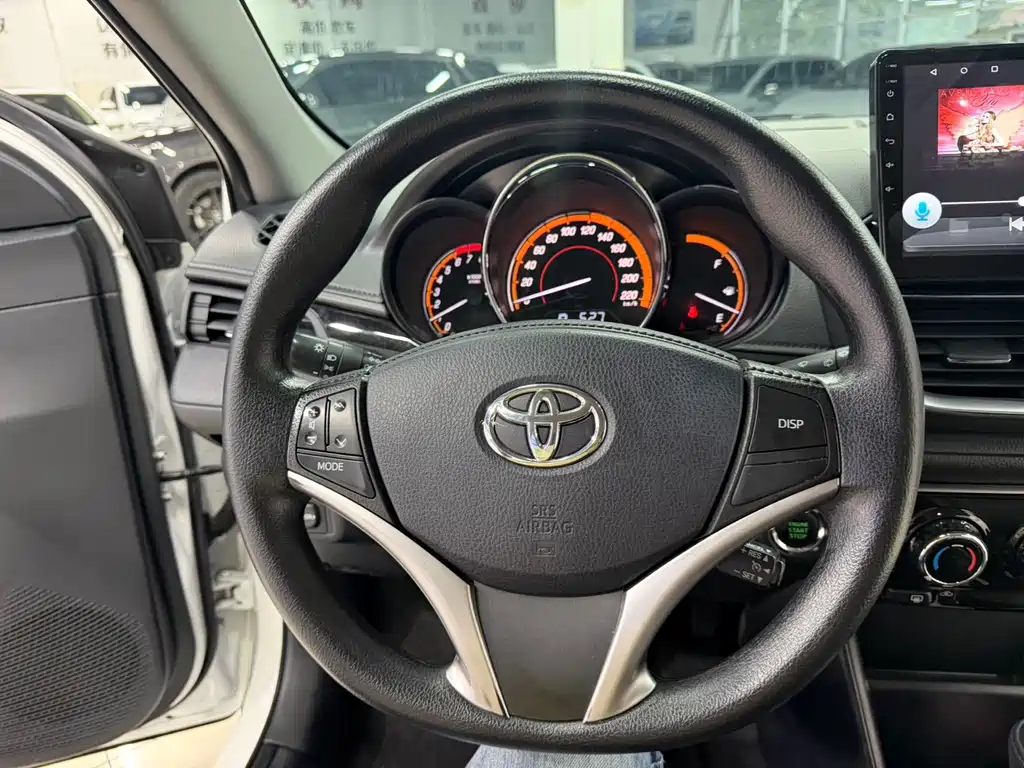 Toyota Yaris L 2023 — фото 13
