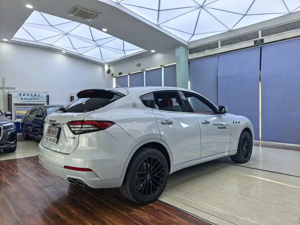 Maserati Levante 2020 — фото 16