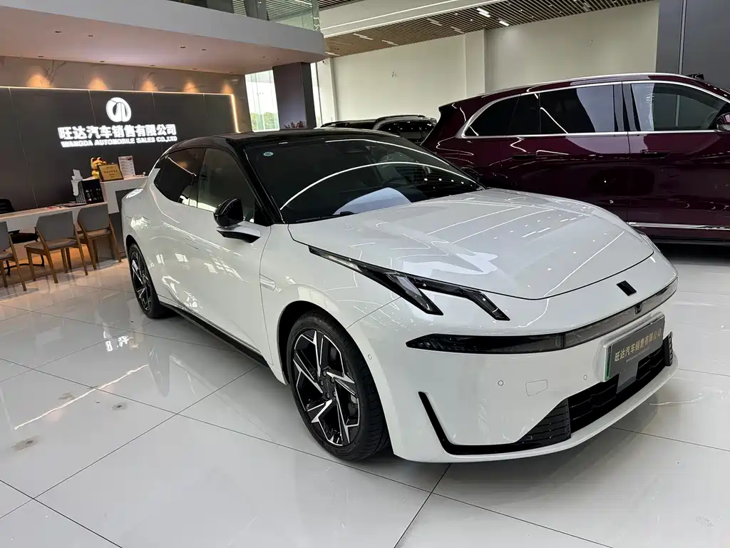 Lynk & Co 07 EM-P 2025 — фото 3