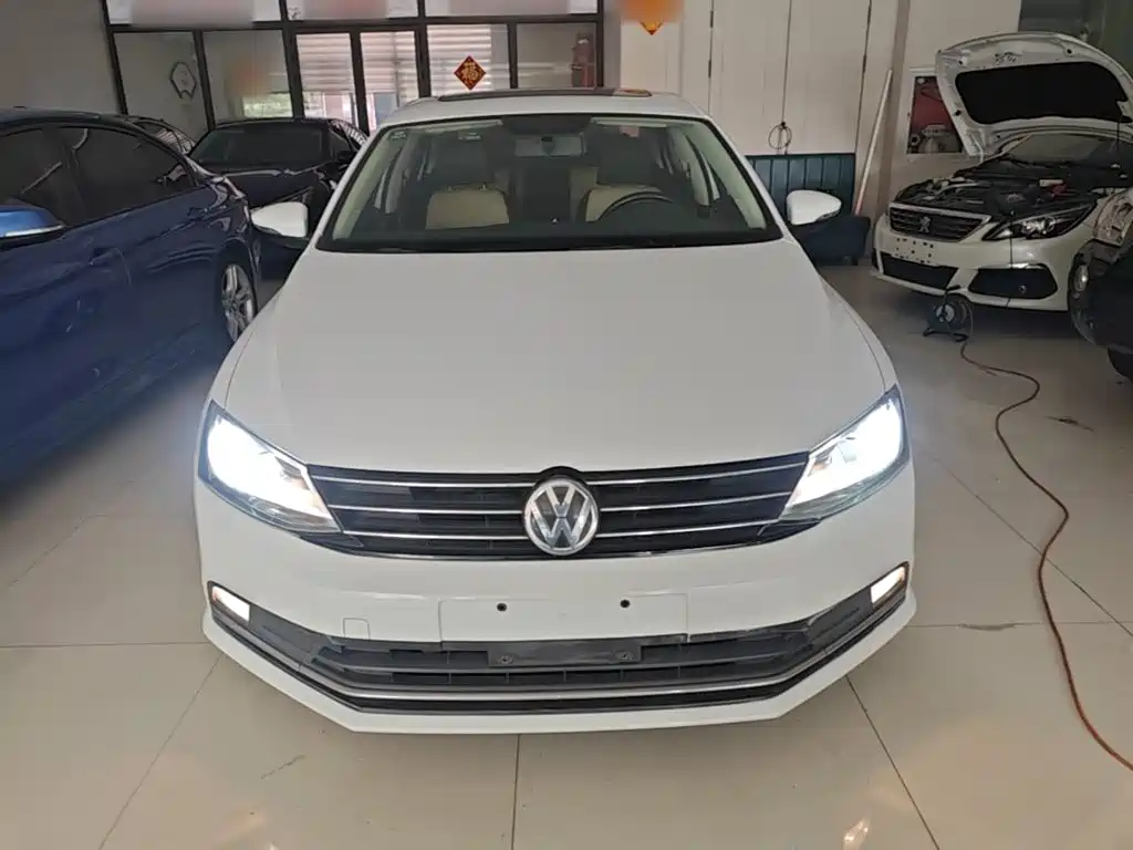 Volkswagen Sagitar 2016