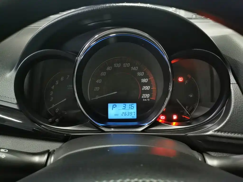 Toyota Yaris L 2021 — фото 18