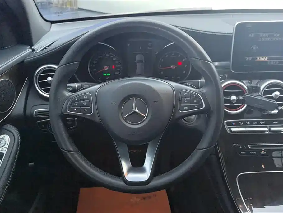 Mercedes-Benz GLC 2018 — фото 15