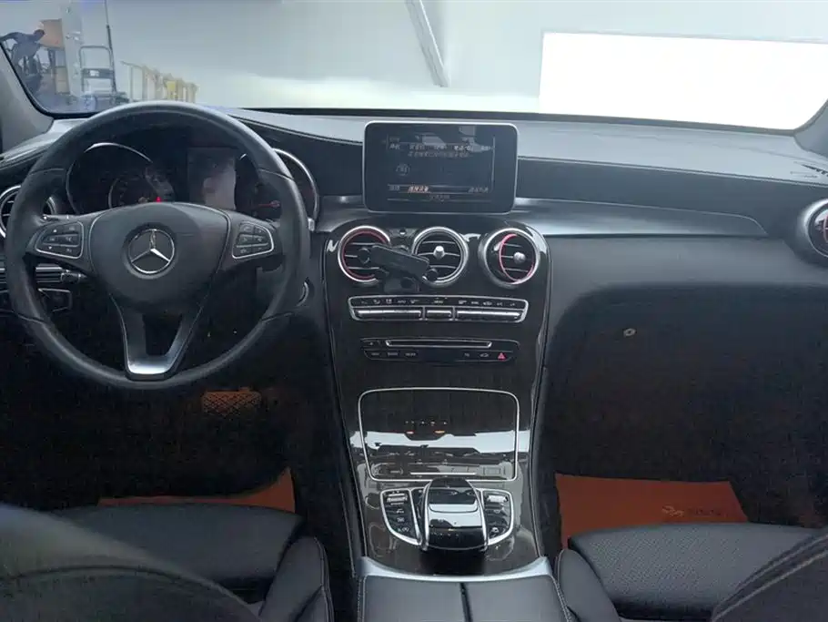 Mercedes-Benz GLC 2018 — фото 12