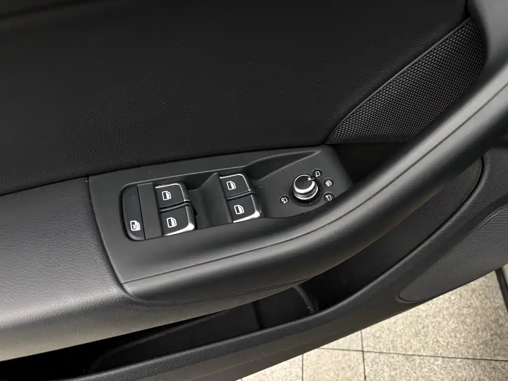 Audi Q3 2016 — фото 14