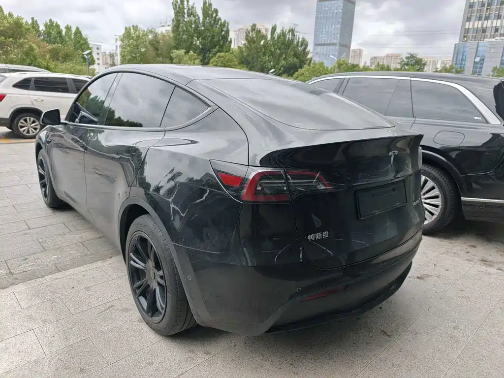 Tesla Model Y 2023 — фото 8