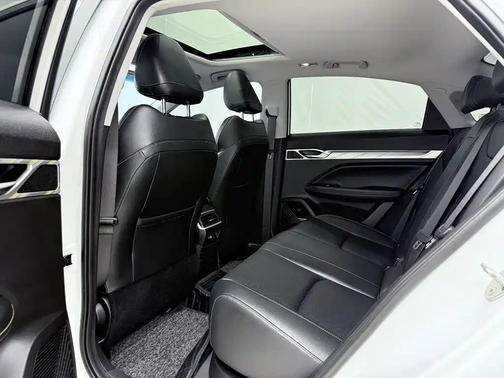 Geely Emgrand L Hip 2025 — фото 10