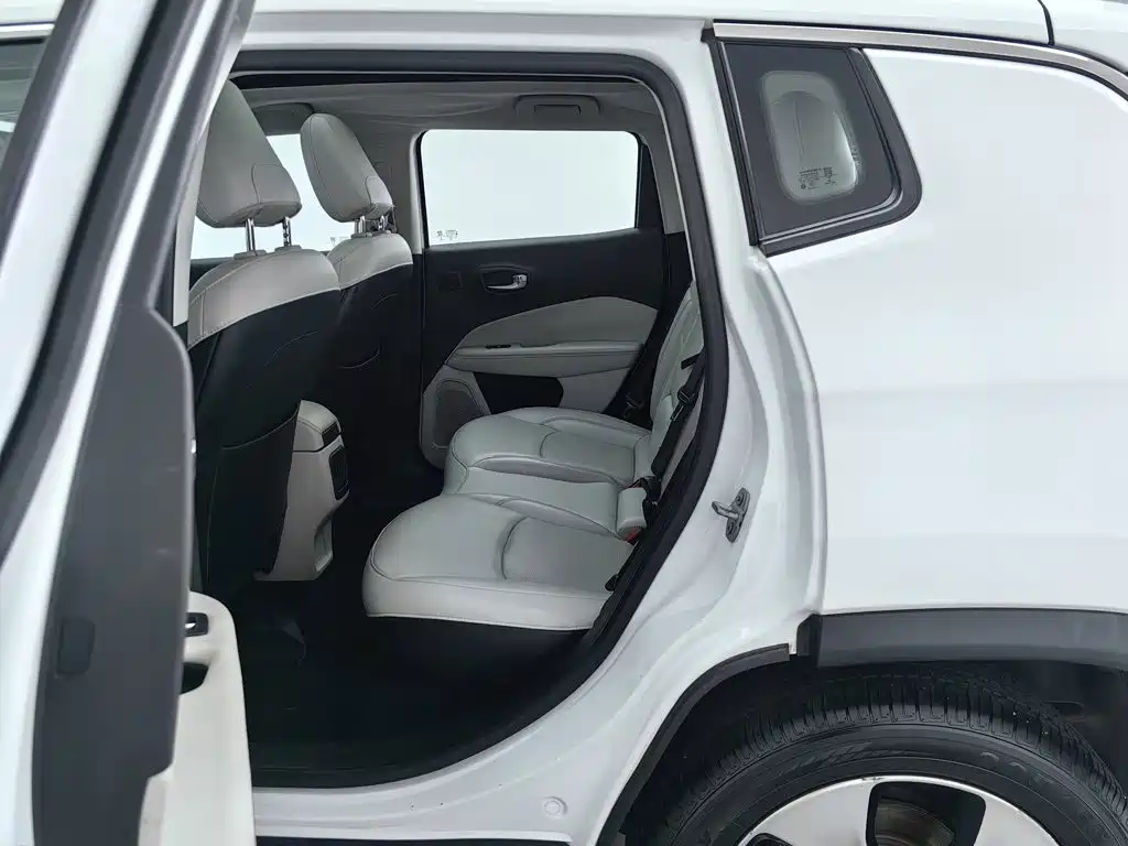 Jeep Compass 2019 — фото 15