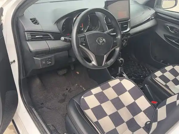 Toyota Yaris L 2022