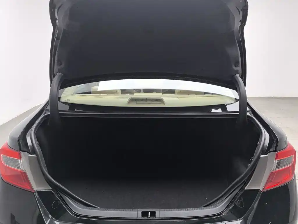 Toyota Camry 2015 — фото 16
