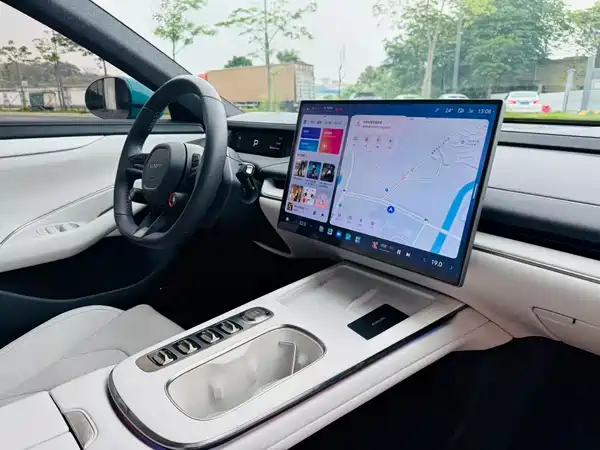 Xiaomi SU7 2024
