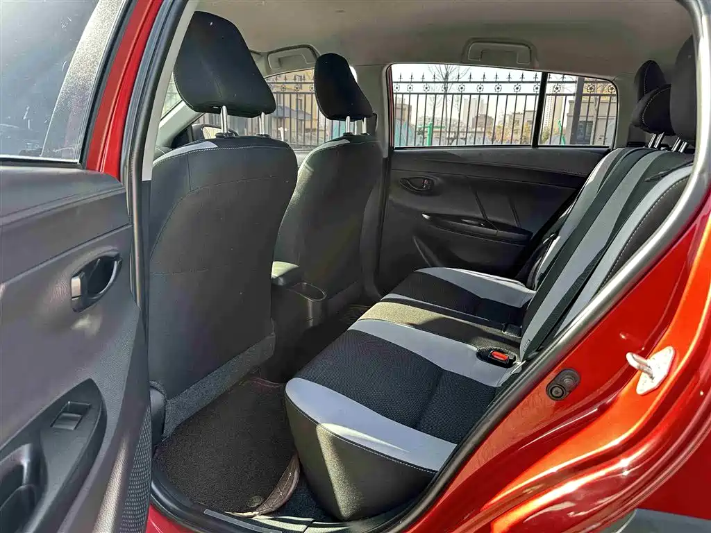 Toyota Yaris L 2021 — фото 10