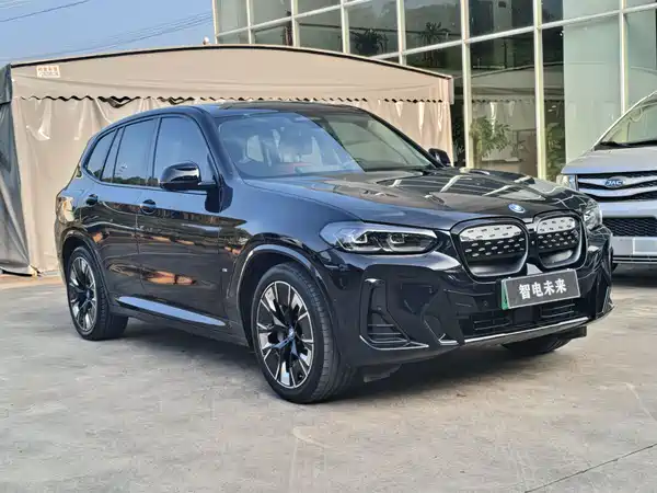 BMW iX3 2024