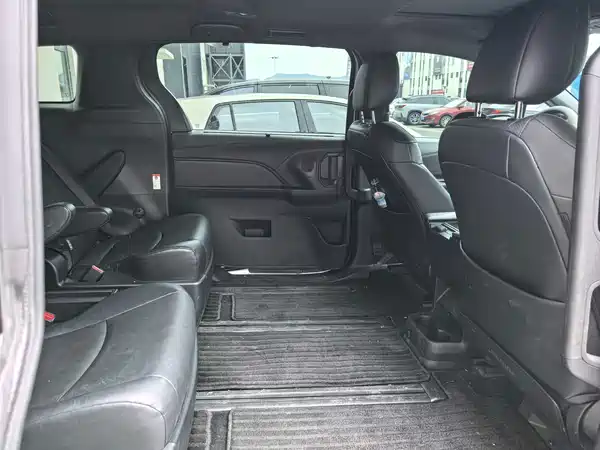 Toyota Granvia 2024
