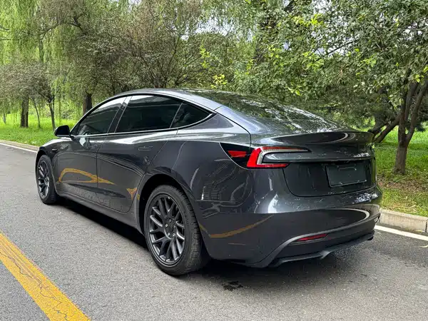 Tesla Model 3 2024