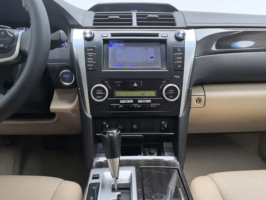 Toyota Camry 2015 — фото 12