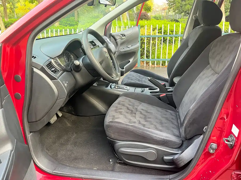 Nissan Tiida 2014