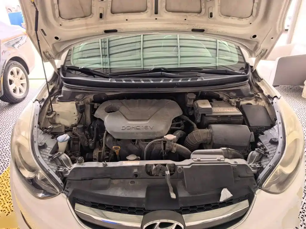 Hyundai Elantra 2015 — фото 20