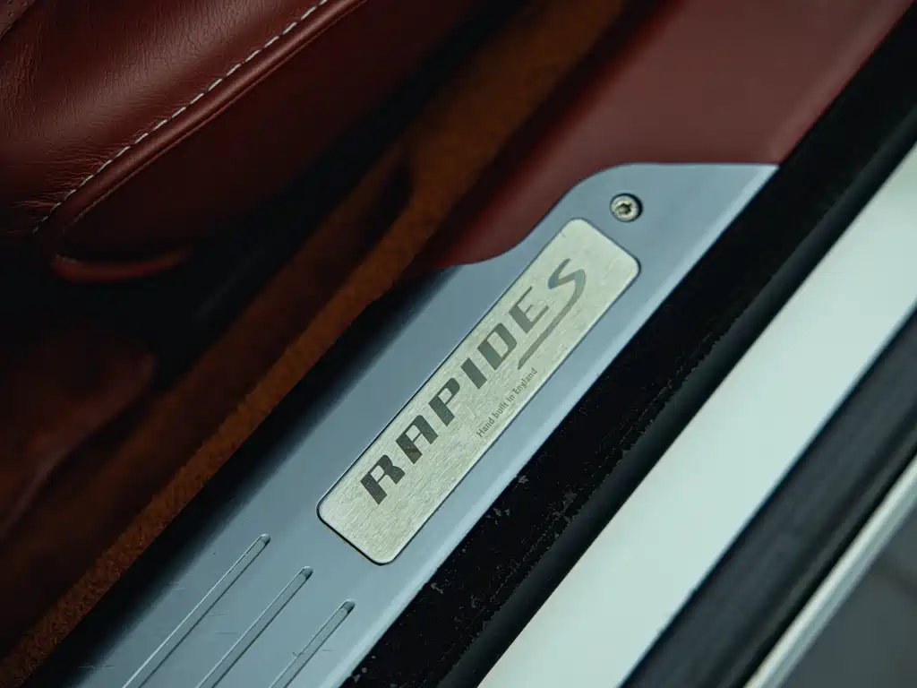 Aston Martin Rapide 2016 — фото 13