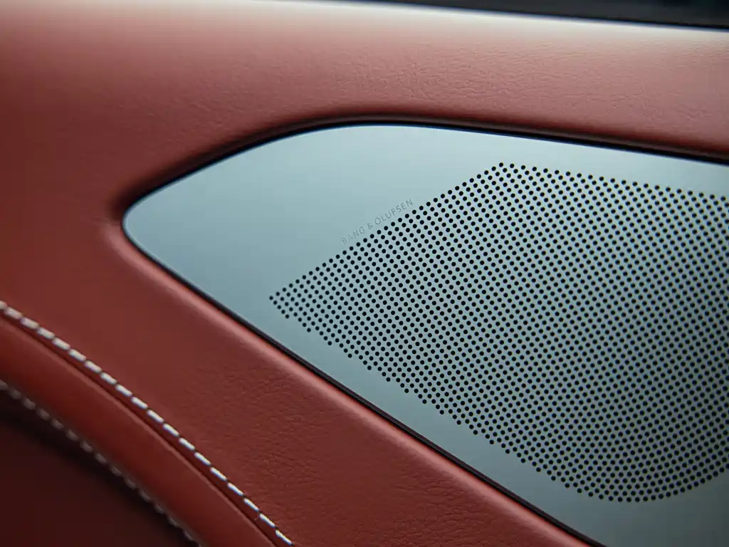 Aston Martin Rapide 2016 — фото 14