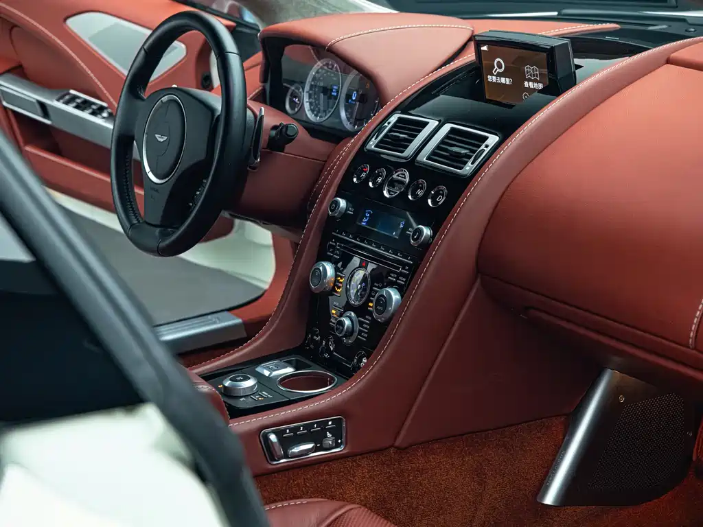 Aston Martin Rapide 2016 — фото 27