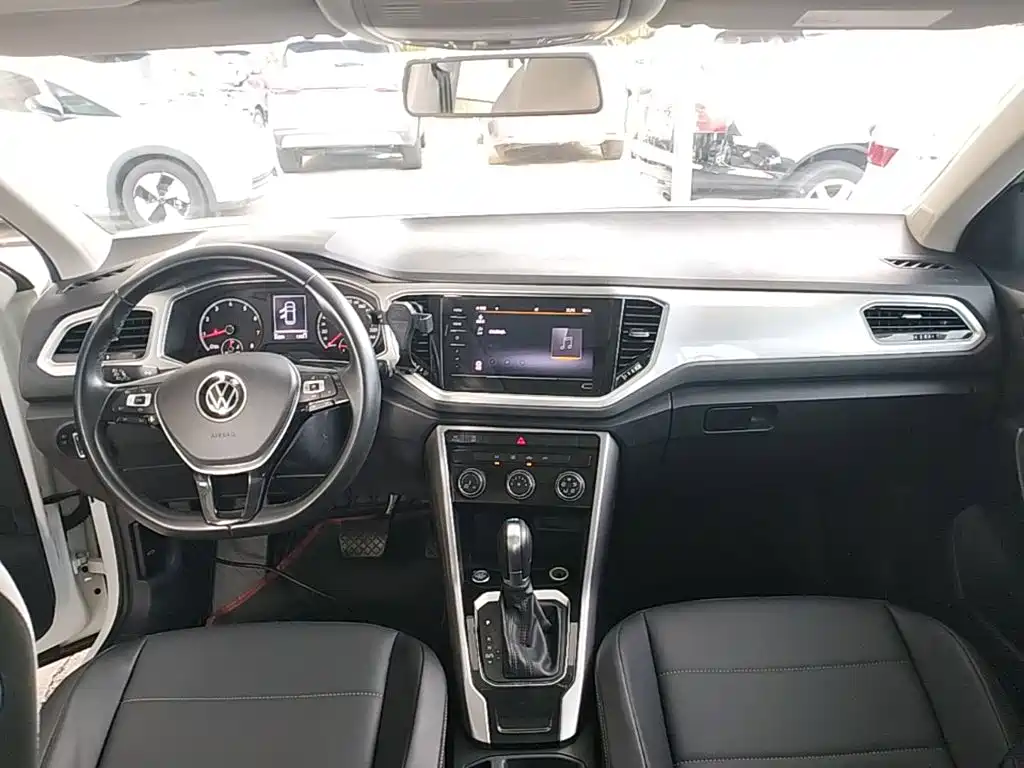 Volkswagen T-Roc 2023 — фото 10