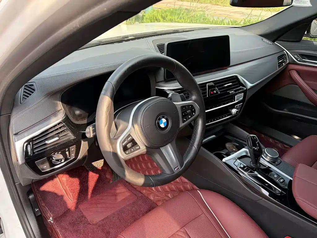 BMW 5 Series 2021 — фото 21