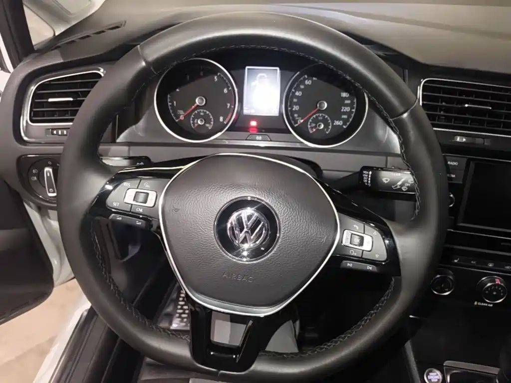 Volkswagen Golf 2018 — фото 11
