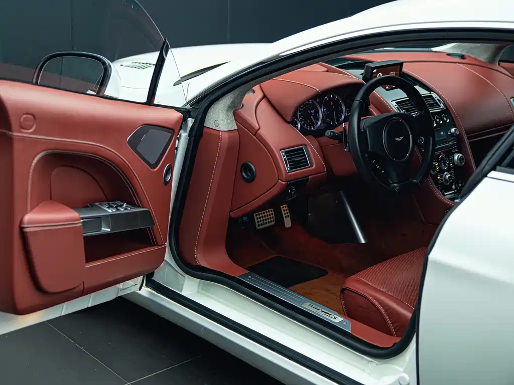 Aston Martin Rapide 2016 — фото 10
