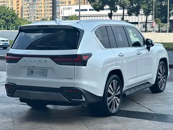 Lexus LX 2025