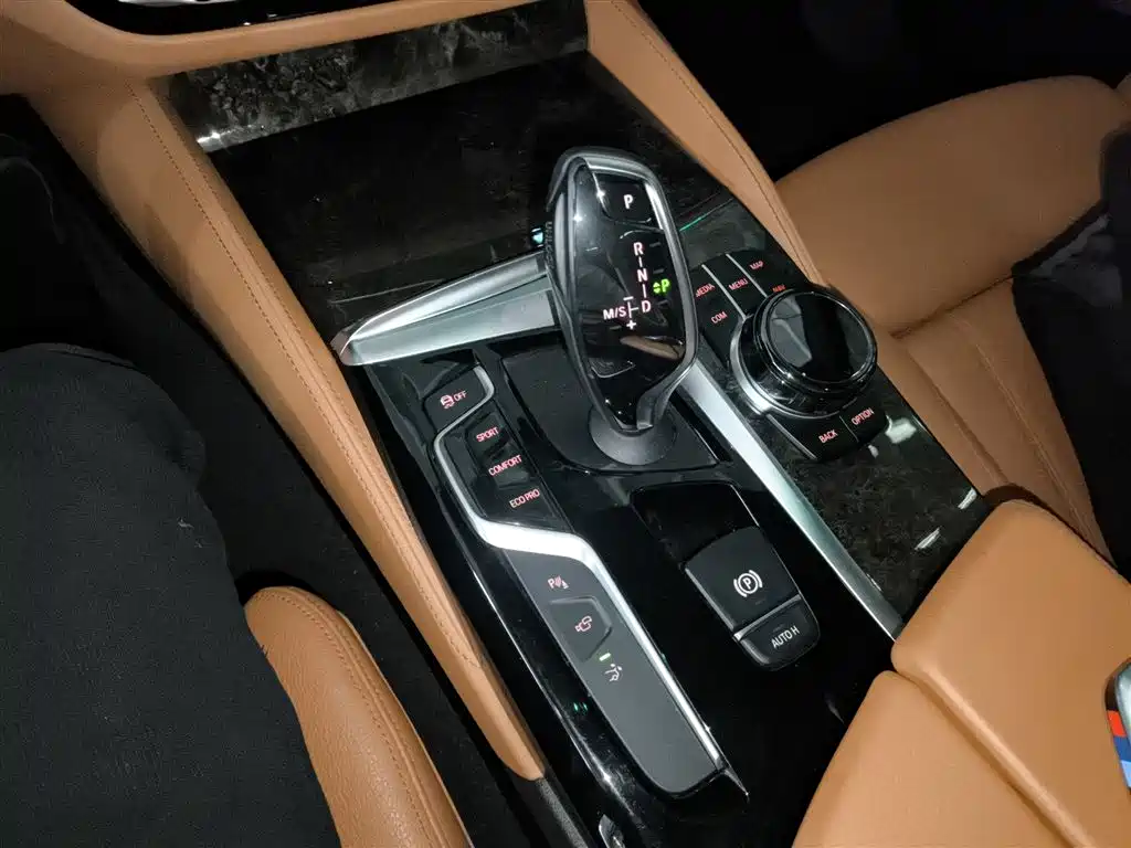 BMW 6 Series GT 2019 — фото 10