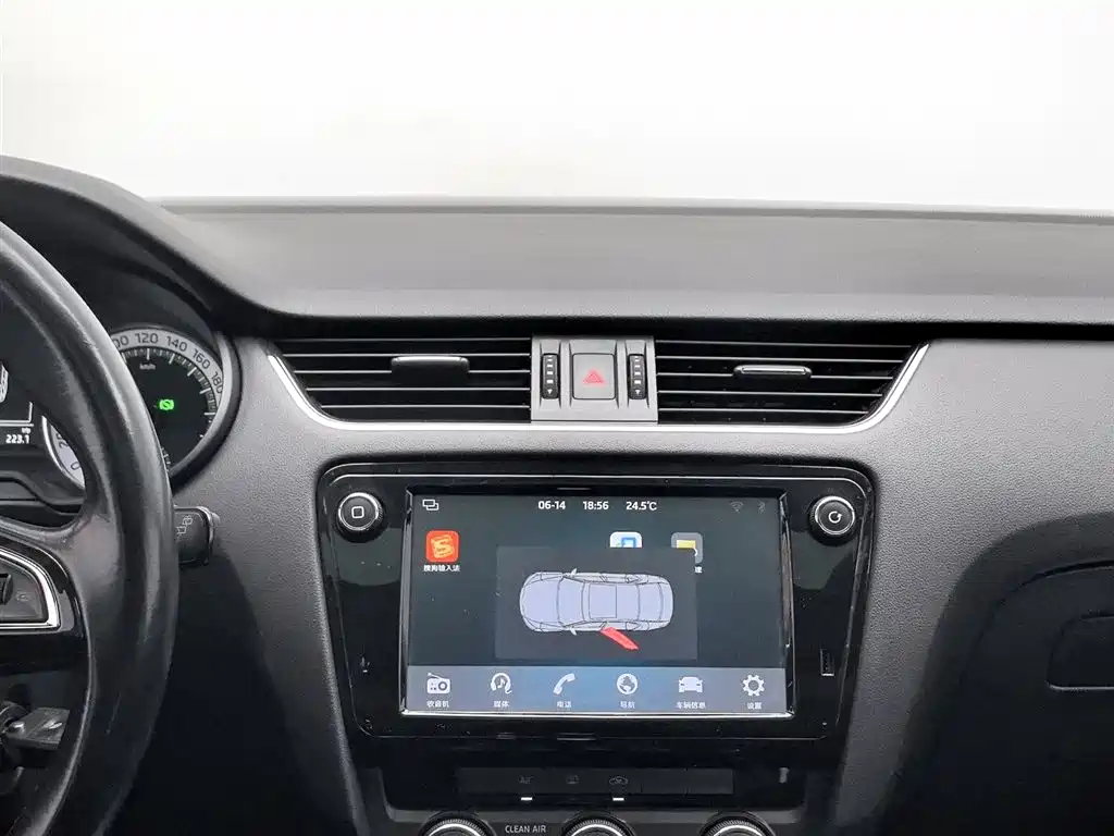 Skoda Octavia 2017 — фото 12