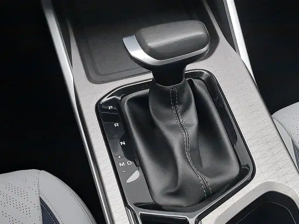Geely Emgrand 2023 — фото 13