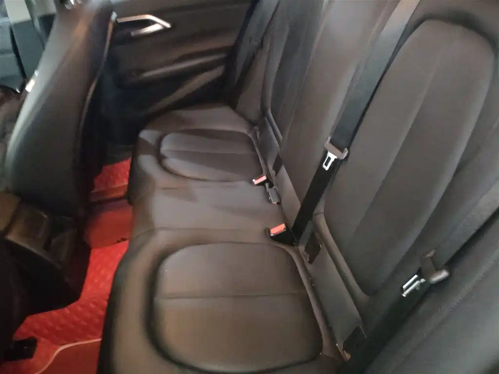 BMW 1 Series 2018 — фото 17