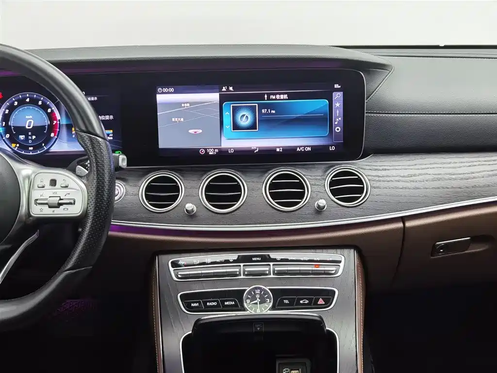 Mercedes-Benz E-Class 2019 — фото 12