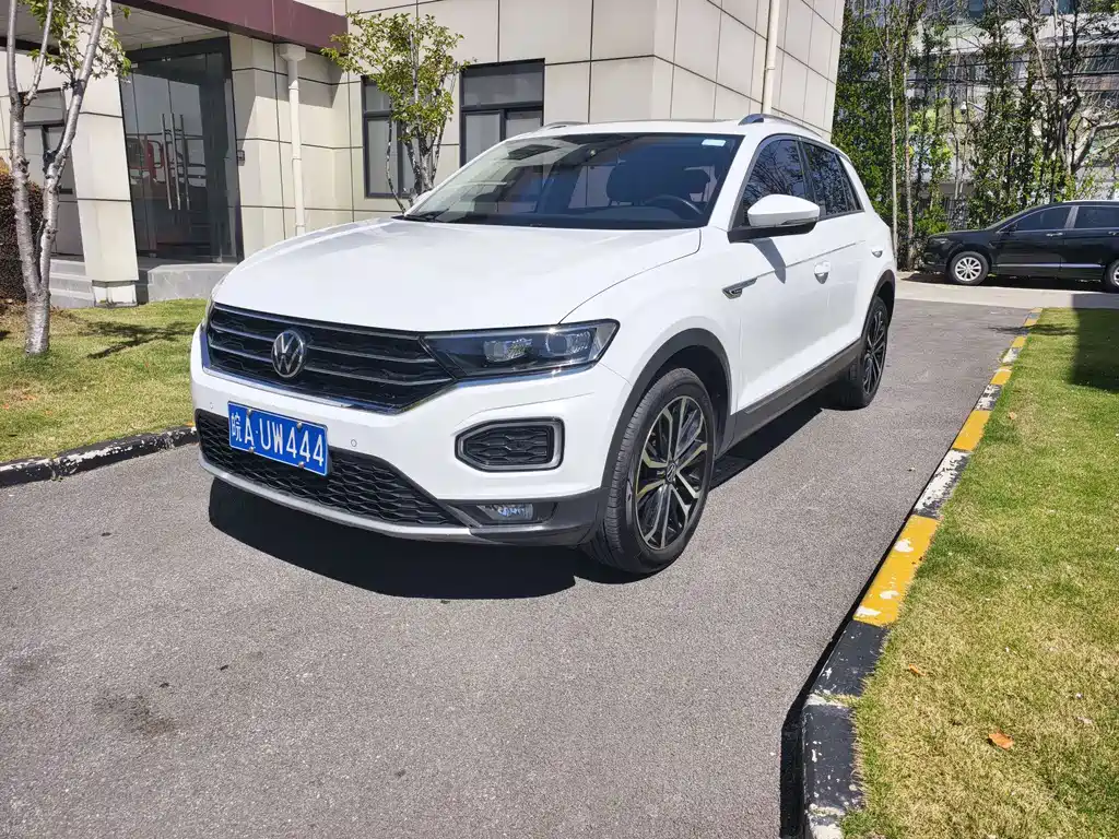 Volkswagen T-Roc 2022 — фото 1