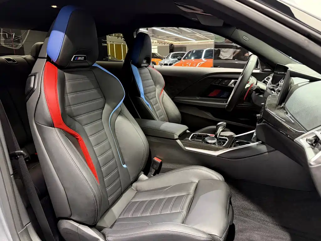 BMW M2 2025 — фото 10