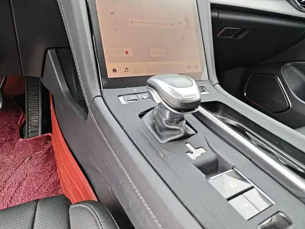 Hongqi H5 2025