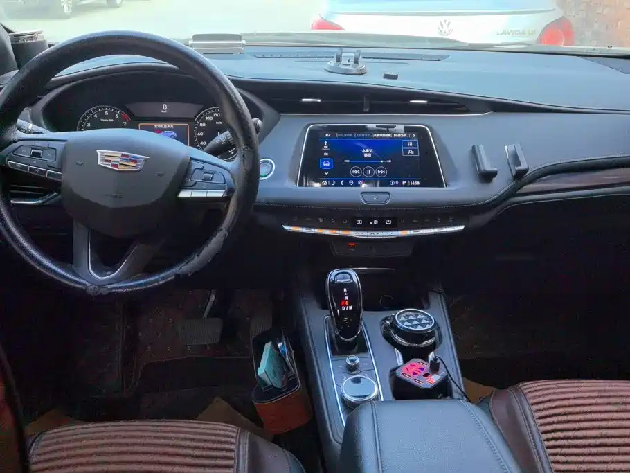 Cadillac XT4 2023 — фото 12
